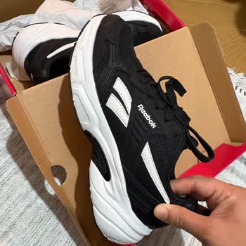 Reebok Ayakkabısının Yanma Ve Su Toplaması Nedeniyle Sağlık Sorunu Ve İade Talebi