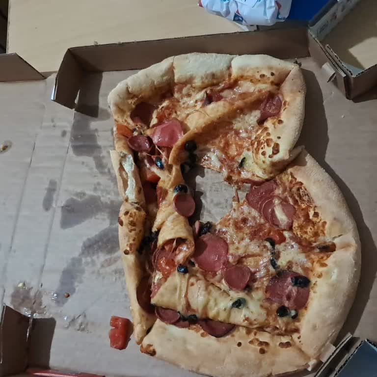 Domino’s Pizza Soğuk Ve Parçalanmış Sipariş İçin Ücret İadesi Talebi