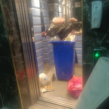 Asansörlerin Çöp Taşımak İçin Kullanılması Hijyen Ve Kullanım Sorunları