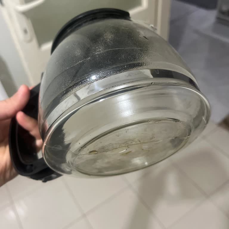 Kiwi Filtre Kahve Makinesinin Cam Haznesinin Çatlaması