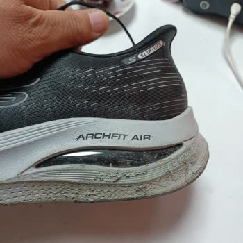 Skechers Slip-Ins Arch Fit Air Ayakkabısında Boya Atması Ve Renk Değişikliği