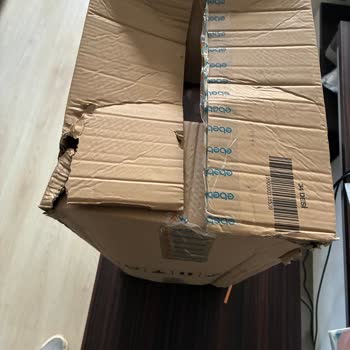 Hepsijet Kargo Ve Ebebek Paketleme Sürecinde Özensizlik Sonucu Açılmış Ve Yırtılmış Koli