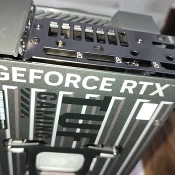 Amazon’dan Alınan Asus RTX 5080 Yerine Sadece Kasa Olan Sahte RTX 5090 Gönderildi