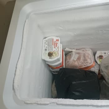 Uğur Derin Dondurucunun Kapısındaki Kalıcı Buzlanma Sorunu Ve Ürün Değişimi Talebi