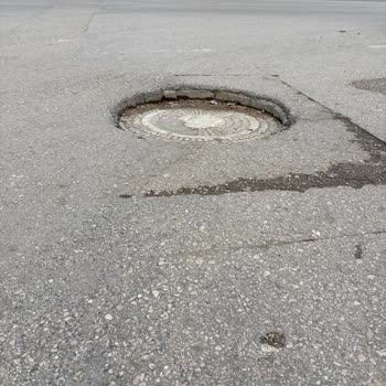 Superonline Rögar Kapağı Düşük Olması Araç Hasarına Ve Güvenlik Riskine Yol Açıyor
