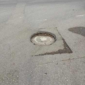 Superonline Rögar Kapağı Düşük Olması Araç Hasarına Ve Güvenlik Riskine Yol Açıyor