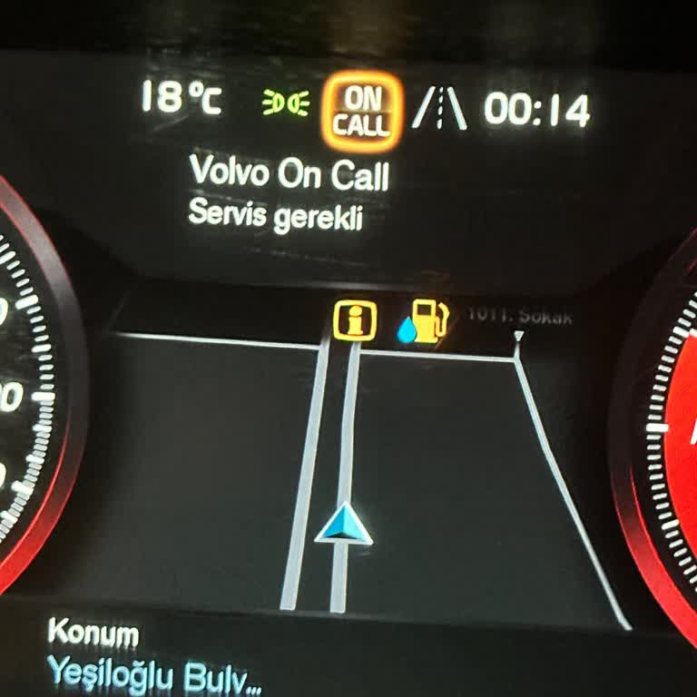 Volvo XC90 Dijital Gösterge Panelinde Sürekli Volvo On Call Servis Gerekli Uyarısı Sürüş Güvenliğini Tehlikeye Atıyor