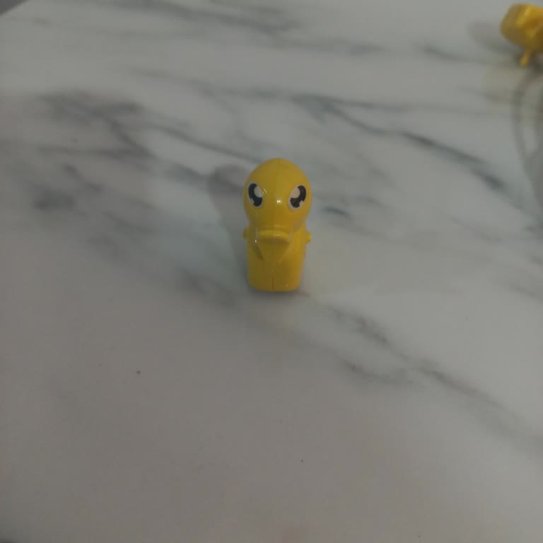 A101’den Alınan Pilsan Funny Ducks Oyuncağında Kırık Kanat Ve Hemen Kırılan Parçalar