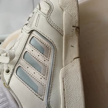 Adidas Drop Step Ayakkabısında Ön Uç Sıkması Ve Hızlı Taban Sararması