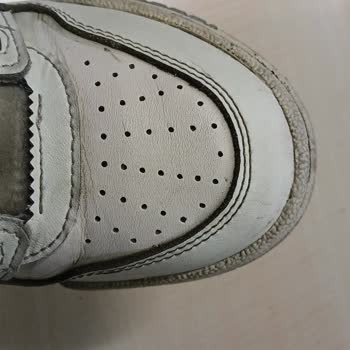 Adidas Drop Step Ayakkabısında Ön Uç Sıkması Ve Hızlı Taban Sararması