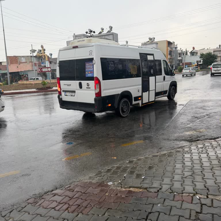Fiat Ducato Şoförünün Ani Hızlanması Yolcuları Tehlikeye Attı