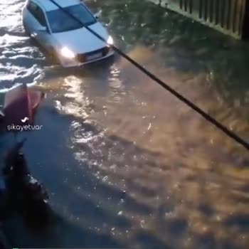 Sarıyer Belediyesi Karanfil Sokak Sel Oluşumu