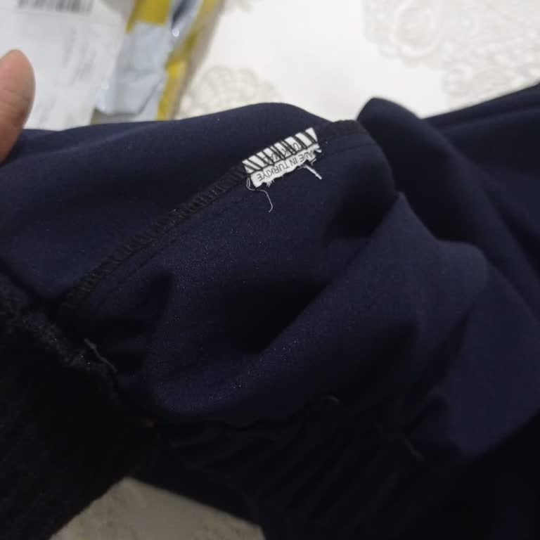 Semre Butik'ten Yanlış Beden Ve Kesik Etiketli Pantolonlar İçin Ücretsiz Değişim Talebi