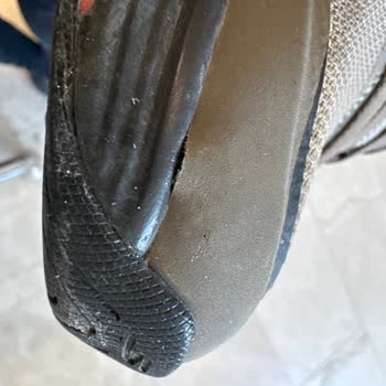 Skechers Arch Fit Distance Walker Ayakkabısında Üretim Hatası: Bir Yıl İçinde Patlama Ve Çatlama