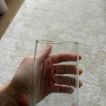 Senet Sepet Mağazasında Renkleri Döken Tabak Ve Bardak Seti İçin Garanti İhlali Ve İlgisiz Tutum