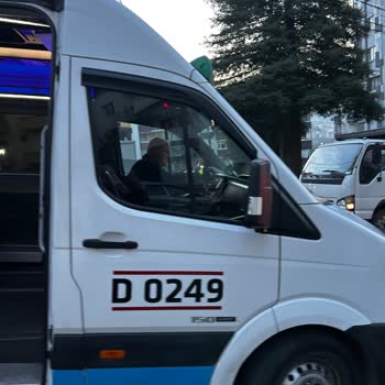 Şoförün Tehlikeli Ve Dikkatsiz Sürüşü Yolcuları Endişelendirdi
