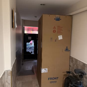 Media Markt Teslimat Ekibi Bosch Buzdolabını Apartman Girişinde Bıraktı, Çözüm Talep Ediyorum