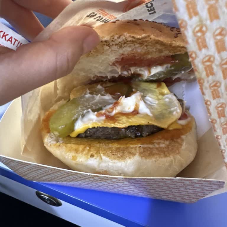 Köfteci Yusuf'tan Çift Köfteli Hamburger Tek Köfte Verildi, Ücret İadesi Talebi