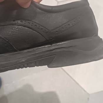Ayakkabı Tabanı Patladı, Garanti Yardımı Reddedildi