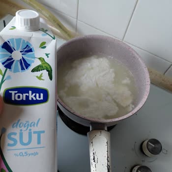 Torku %0.5 Yağlı Doğal Süt Açıldıktan Sonra Çöktü Ve Son Kullanma Tarihi Geçerli
