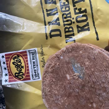 Beşler Dana Burger Köfte’de Mavi Renkli Plastik Parça Keşfedildi