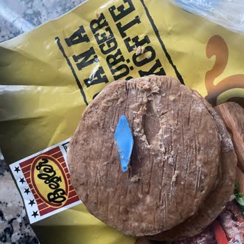 Beşler Dana Burger Köfte’de Mavi Renkli Plastik Parça Keşfedildi