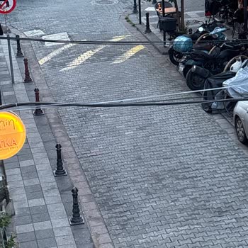 Kadıköy Rasimpaşa Mahallesi'nde Gürültülü Rögar Kapakları İçin Acil Tamir Talebi