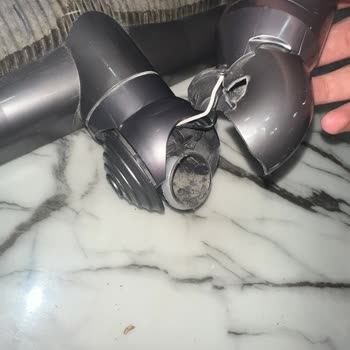 Dyson V11 Döner Başlık Kırılması İçin Kullanıcı Hatası İddiasına Karşı Şikayet