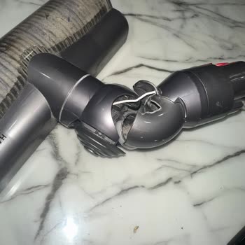 Dyson V11 Döner Başlık Kırılması İçin Kullanıcı Hatası İddiasına Karşı Şikayet