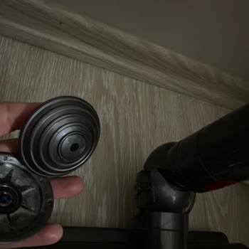 Dyson Gen5detect Başlık Ve Sünger Parçalarının Kısa Sürede Kırılması Ve Ücretsiz Değişim Talebi