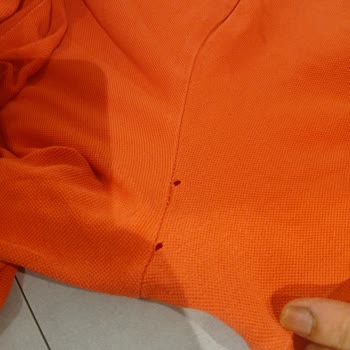 Mavi Tişörtte Kısa Sürede Oluşan Delik Sorunu Ve Mağaza İtirazı
