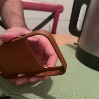Apple Mağazasında Garanti Verilen Kılıf Kalitesiz, İade Reddedildi