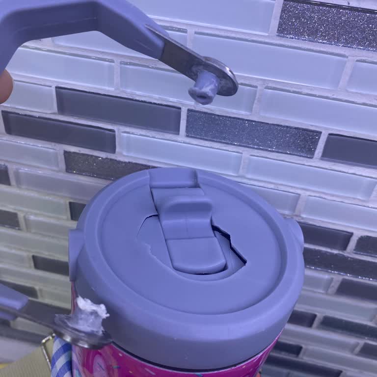 Coral High 650 ml Su Şişesinde Sap Ve Kapak İlk Haftada Kırıldı, Ücretsiz Değişim Talebi