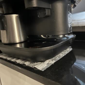Garanti Kapsamındaki Grundig Kahve Makinesinin Sürekli Su Sızdırması Ve Çözülmeyen Arızası