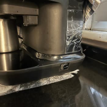 Garanti Kapsamındaki Grundig Kahve Makinesinin Sürekli Su Sızdırması Ve Çözülmeyen Arızası