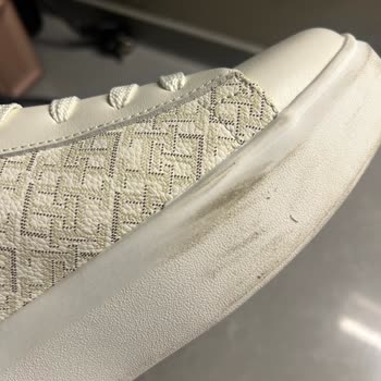 Kullanılmış Ve Defolu Tommy Hilfiger Sneaker Gönderimi İçin Değişim Veya İade Talebi