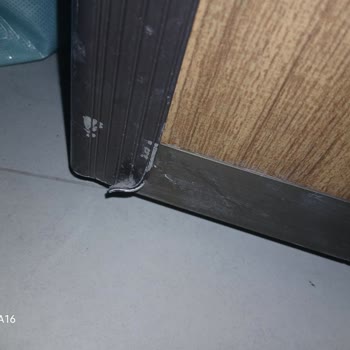 TOKİ’nin Deprem Sonrası Çelik Kapısı Sürekli Kapanmıyor, Tamir Yerine Değişim İsteniyor