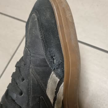 Reebok Ayakkabısında Üretim Hatası Ve Sürekli Reddetme