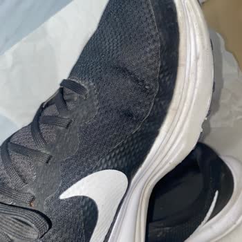 Nike Revolution 8 Ayakkabısında Kısa Sürede Açılmalar Ve Deformasyon Şikayeti