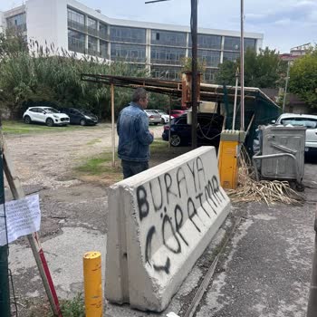 Konak Belediyesi’nin Bariyerli Otopark Uygulaması Araçların Çıkışını Engelledi