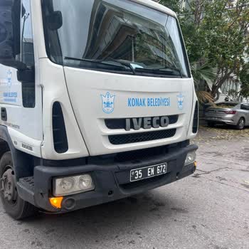 Konak Belediyesi’nin Bariyerli Otopark Uygulaması Araçların Çıkışını Engelledi