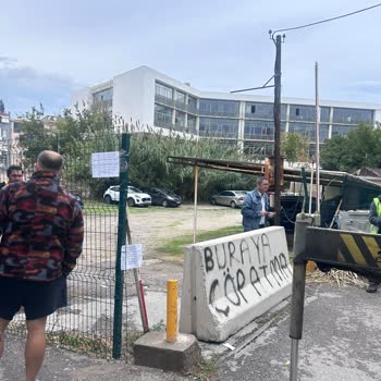 Konak Belediyesi’nin Bariyerli Otopark Uygulaması Araçların Çıkışını Engelledi