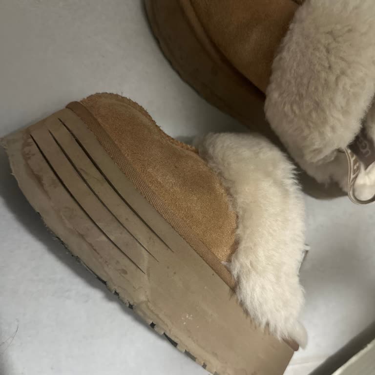 Boyner Mağazasından Aldığım Ugg Terliğinin Tabanı Açıldı Ve Değişim Talep Ediyorum