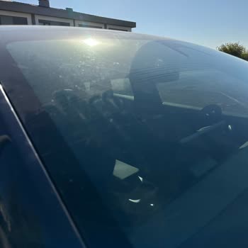 Tesla Model Y Cam Çatlağı İçin Servisin Reddetmesi Ve Uzun Süreli Mağduriyet
