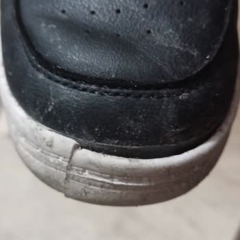 Reebok Ayakkabısının Kısa Sürede Çürümesi Ve FLO Mağazasının Destek Vermemesi