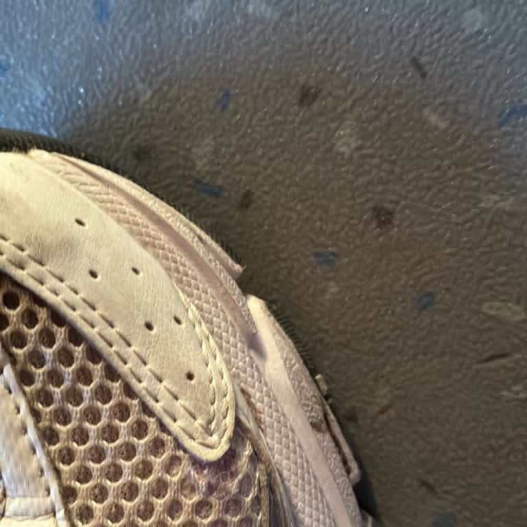 New Balance 530 Model Ayakkabıda Kısa Sürede Yırtılma Ve İade Talebi
