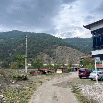 Yetersiz Sokak Aydınlatması Ve YEPAŞ İlgisizliği 7 Ayda Karanlıkta Düşen Yaşlı Komşuyu Yaraladı