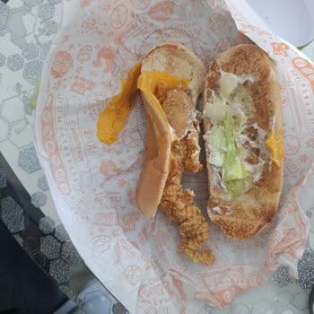 Popeyes Şubesinde Kalitesiz Ürün Ve Yanlış Çocuk Oyuncağı