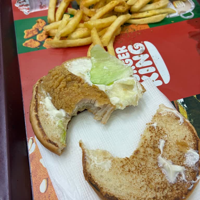 Popeyes Şubesinde Yetersiz Tavuk Burger İçeriği Ve Ücret İadesi Talebi