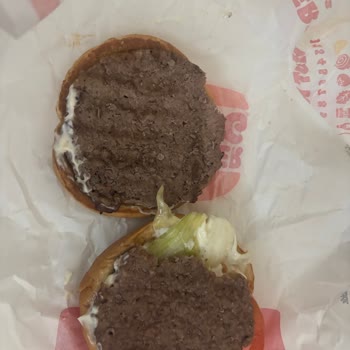 Üsküdar Burger King Şubesinde Isırılmış Et Ve Umursamaz Yanıt